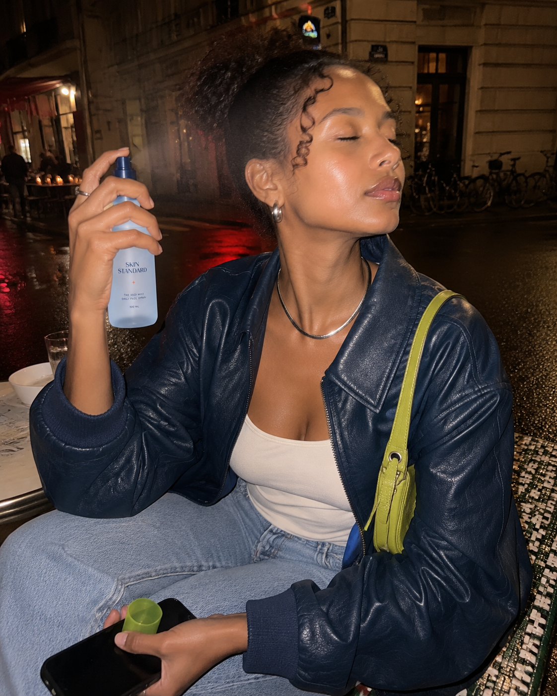 THE SOS MIST Skin Standard en lifestyle
